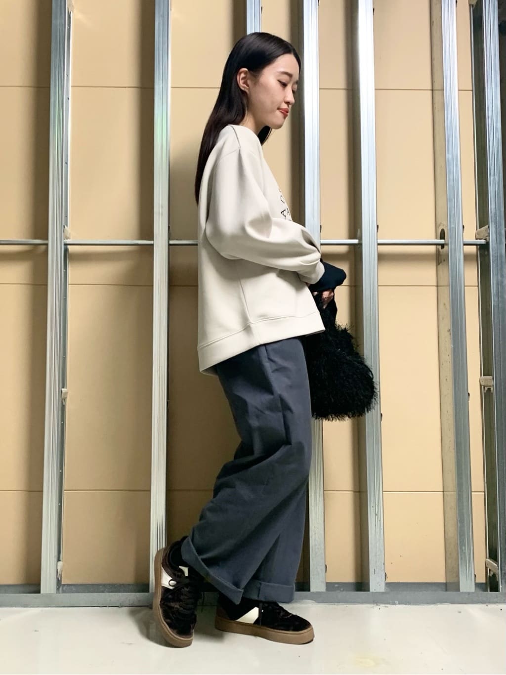 sahoさんの「THE SHOP TK｜ワイドチノパンツ【洗える】」を使ったコーディネート