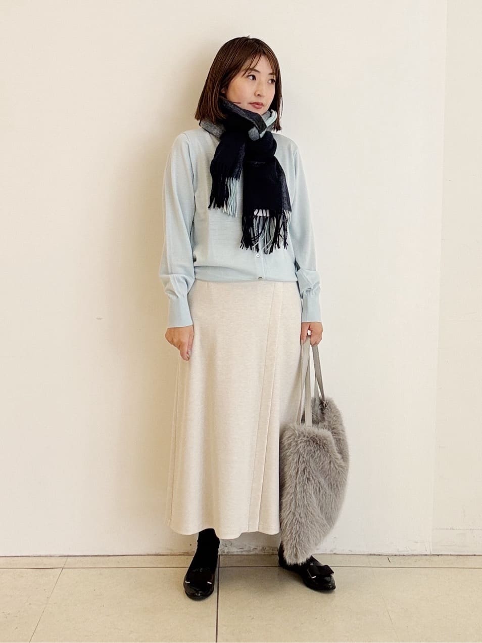yoshiyaさんの「INDIVI｜ウォッシャブルウールストール」を使ったコーディネート