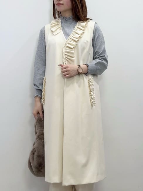 Suma Una本部スタッフさんの「SunaUna｜【COLLECTION LINE】フリルスリーブレスジレ」を使ったコーディネート