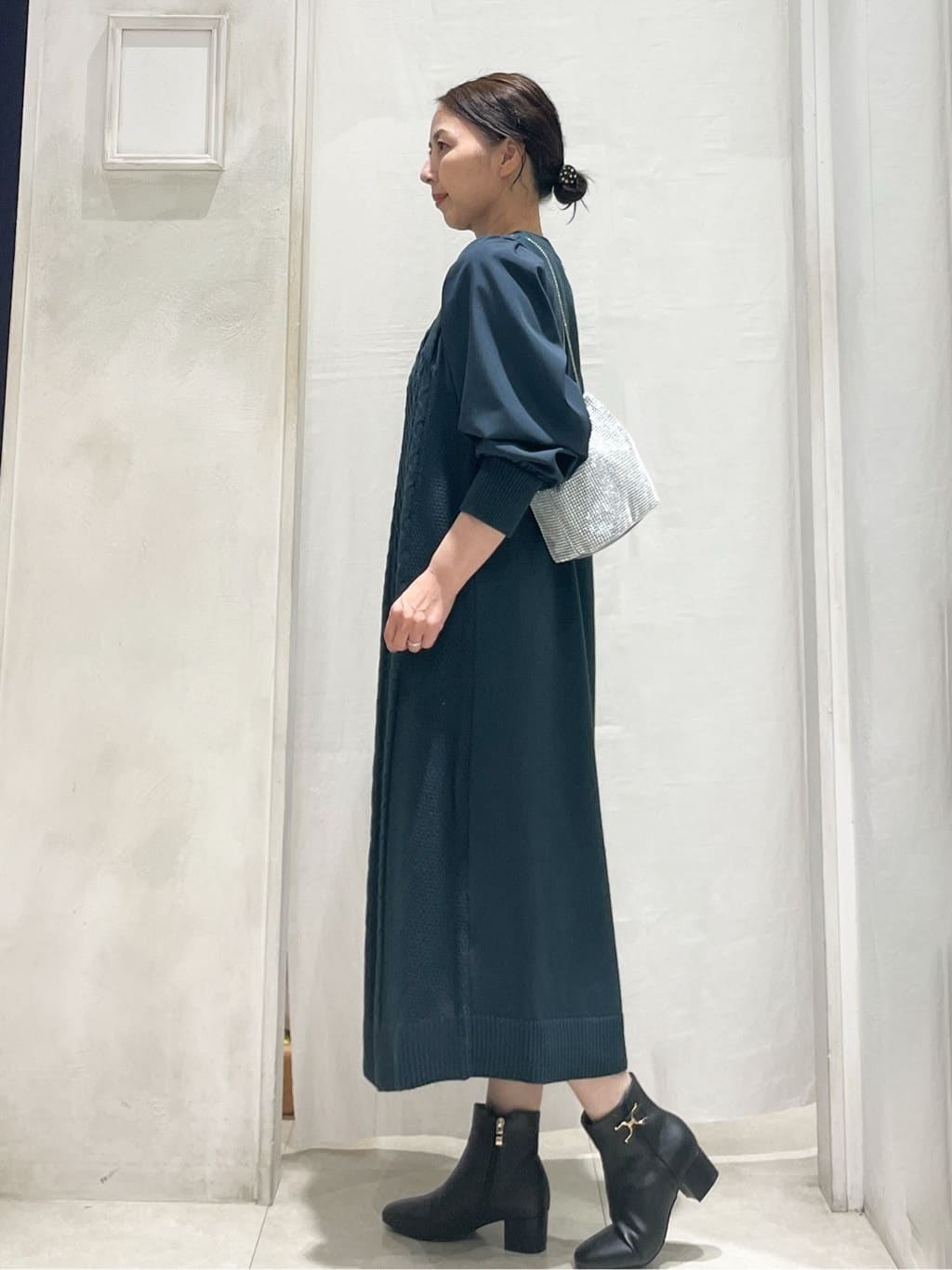 hiroさんの「grove｜一枚で華やぐ、袖布帛ケーブルニットワンピース」を使ったコーディネート