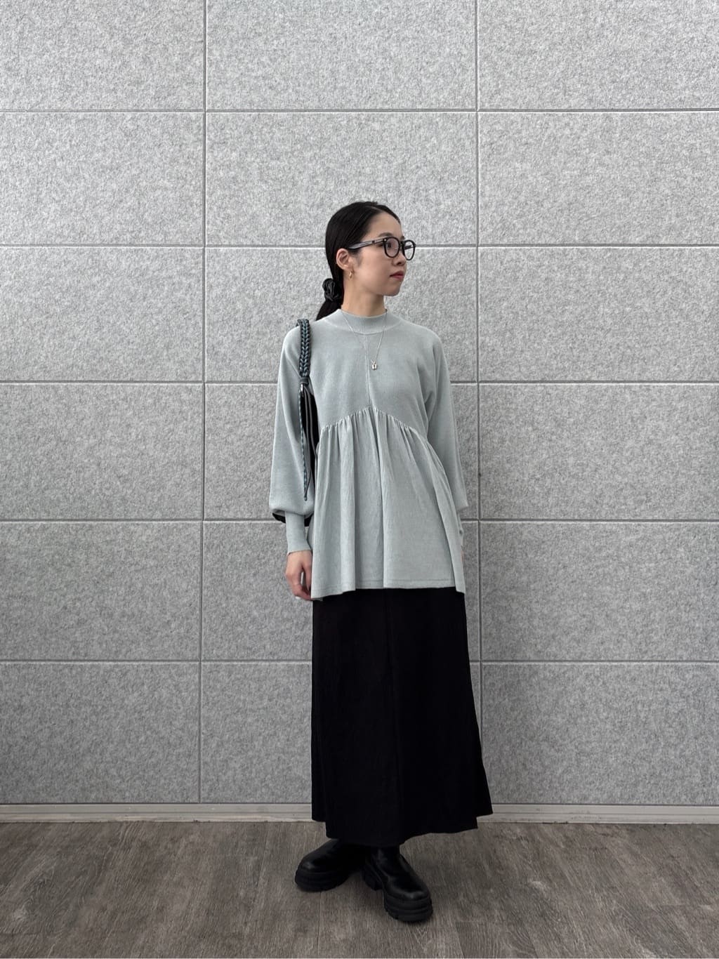ひなさんの「INDIVI｜【再入荷】ペプラムハイネックニット」を使ったコーディネート