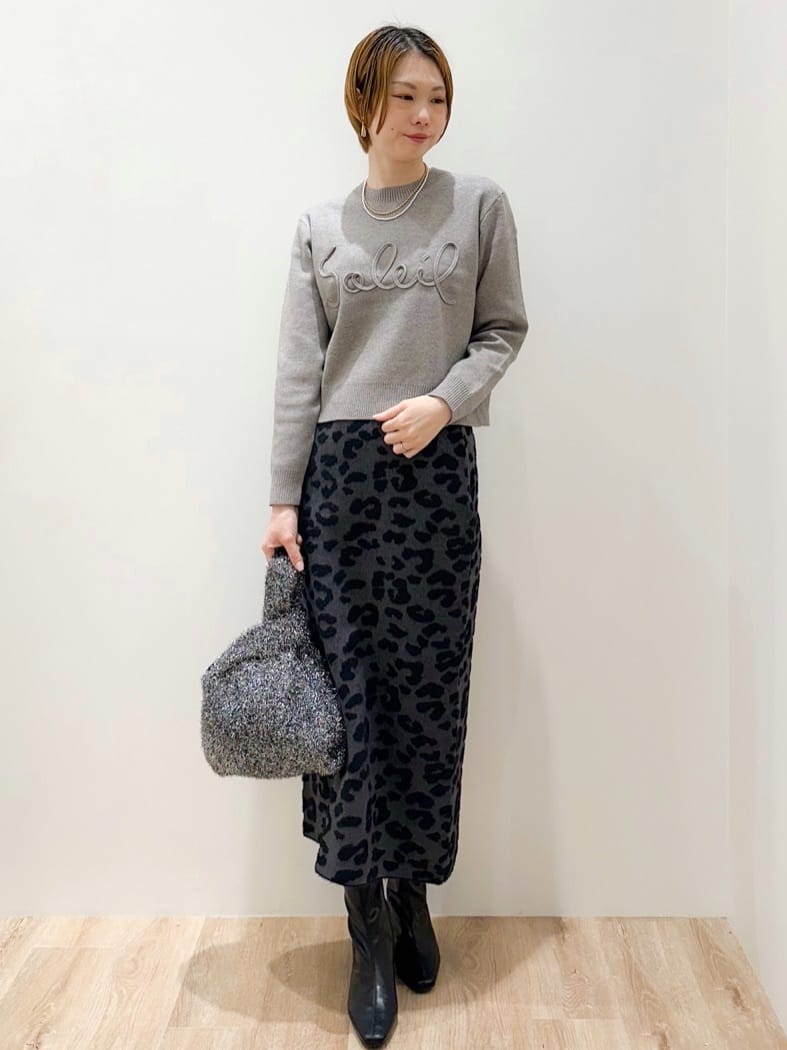 yurieさんの「OPAQUE.CLIP｜チェーン刺繍ロゴニット【洗濯機OK】」を使ったコーディネート