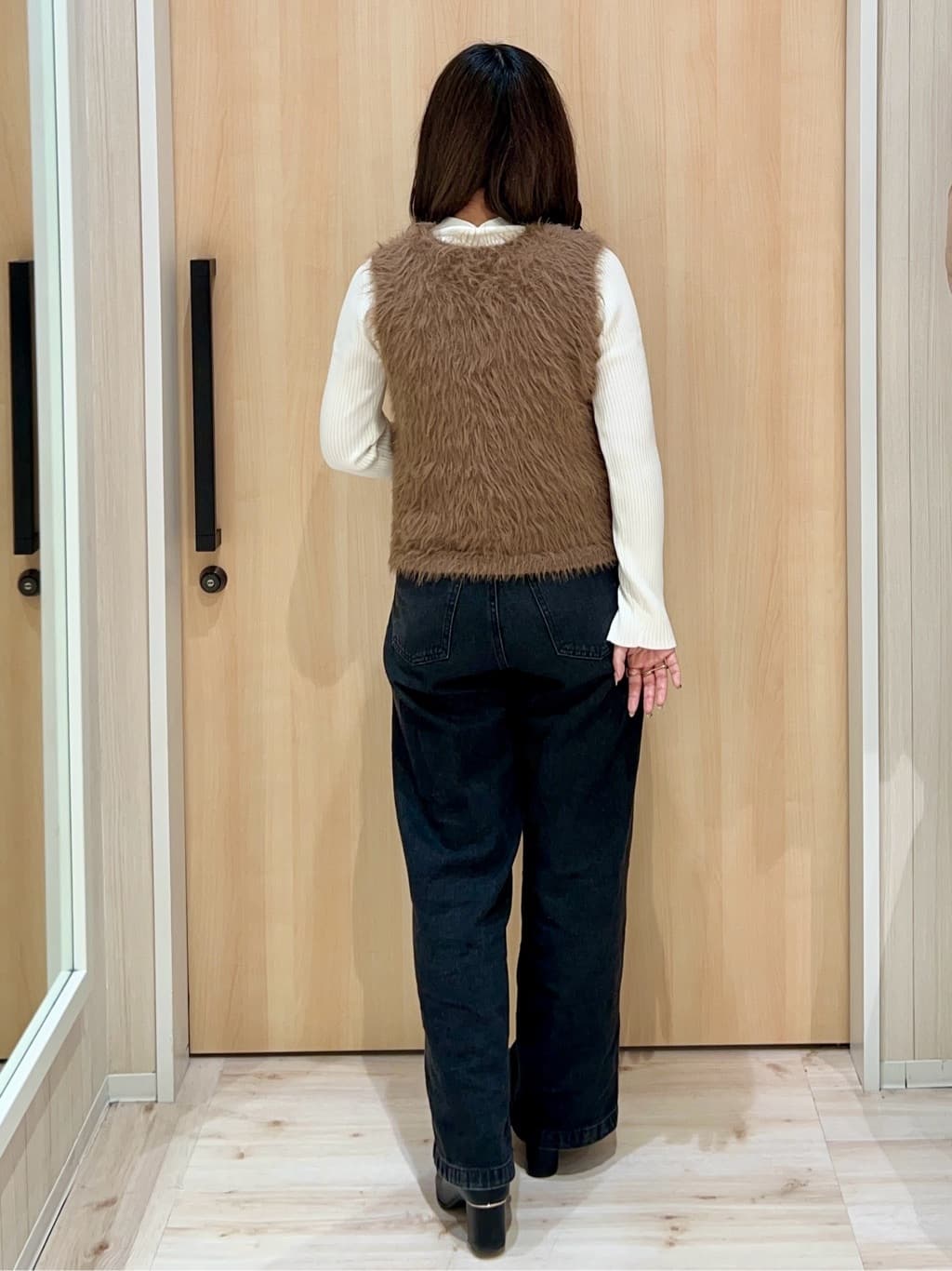 ひっかさんの「SHOO･LA･RUE｜【高レビュー/2点セット】着るだけでコーデが決まる フェザーニットベスト&times;リブニット」を使ったコーディネート