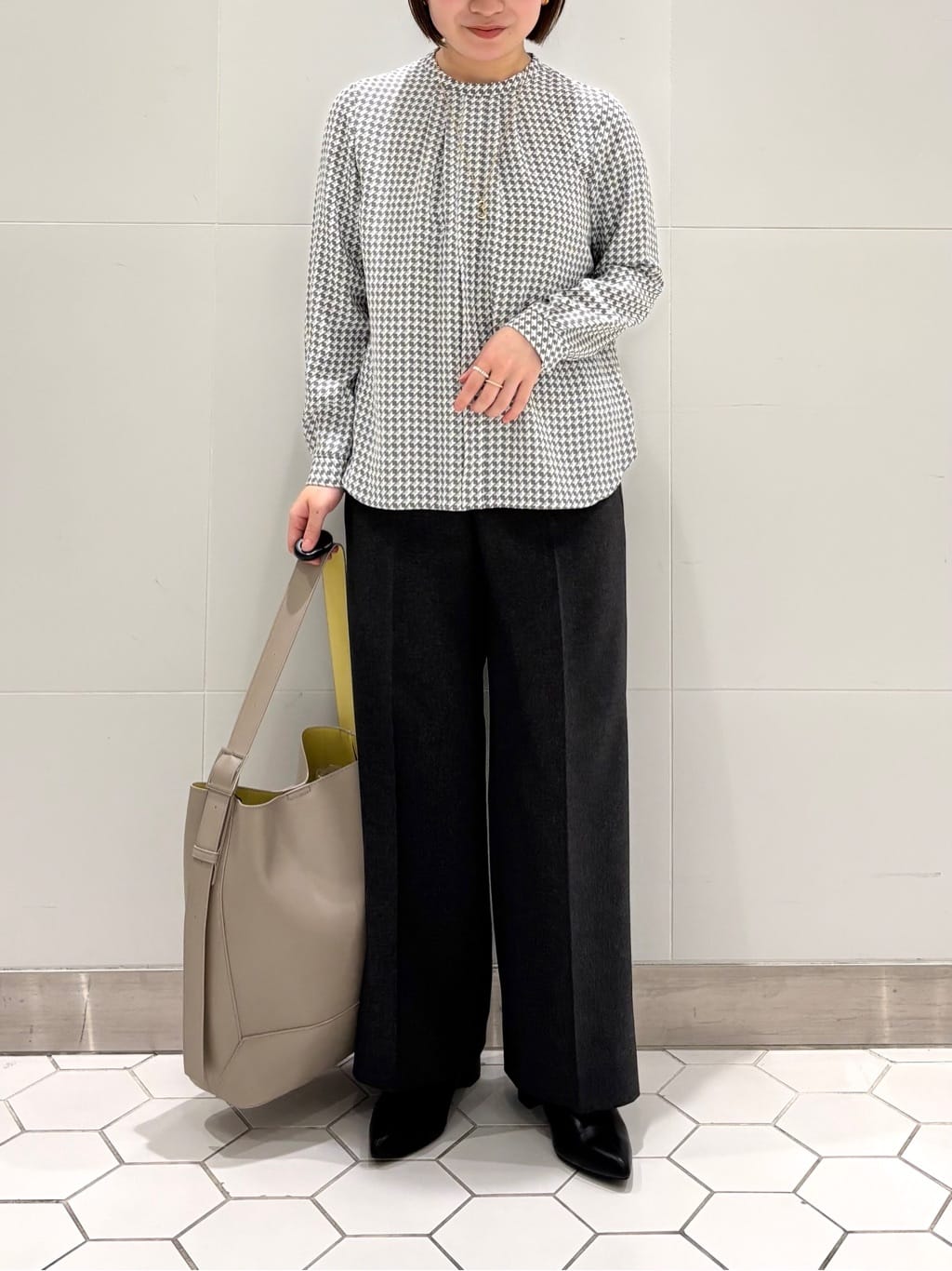 sakuさんの「INDIVI｜【超軽量／蓄熱】ライトパフチェスターコート」を使ったコーディネート