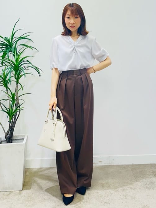 Miwaさんの「UNTITLED｜【洗える/はっ水/後ろウエストゴム】ストレッチ2タックワイドパンツ」を使ったコーディネート