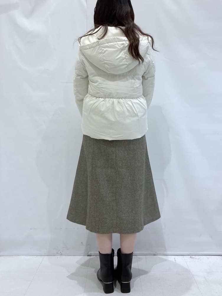 komaさんの「OPAQUE.CLIP｜KAWADAダウンペプラムショートコート【撥水／洗濯機OK／静電気防止裏地】」を使ったコーディネート