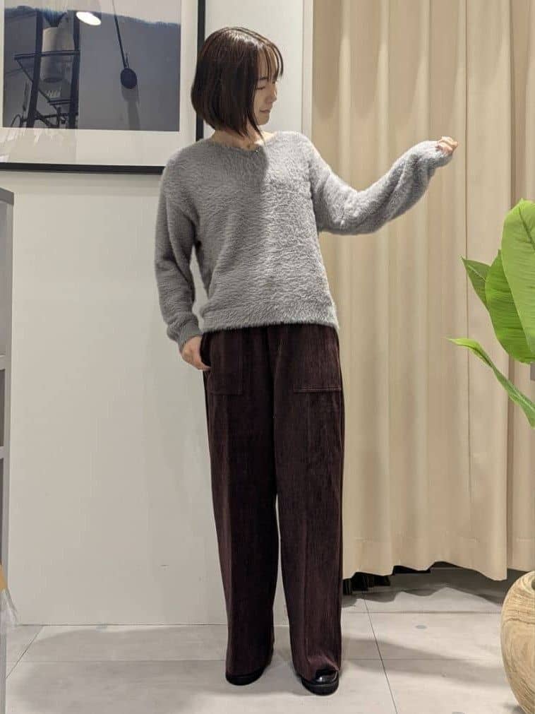 なめさんの「THE SHOP TK｜【華やかで柔らか】ふわふわフェザーニット/洗える・前後2WAY」を使ったコーディネート
