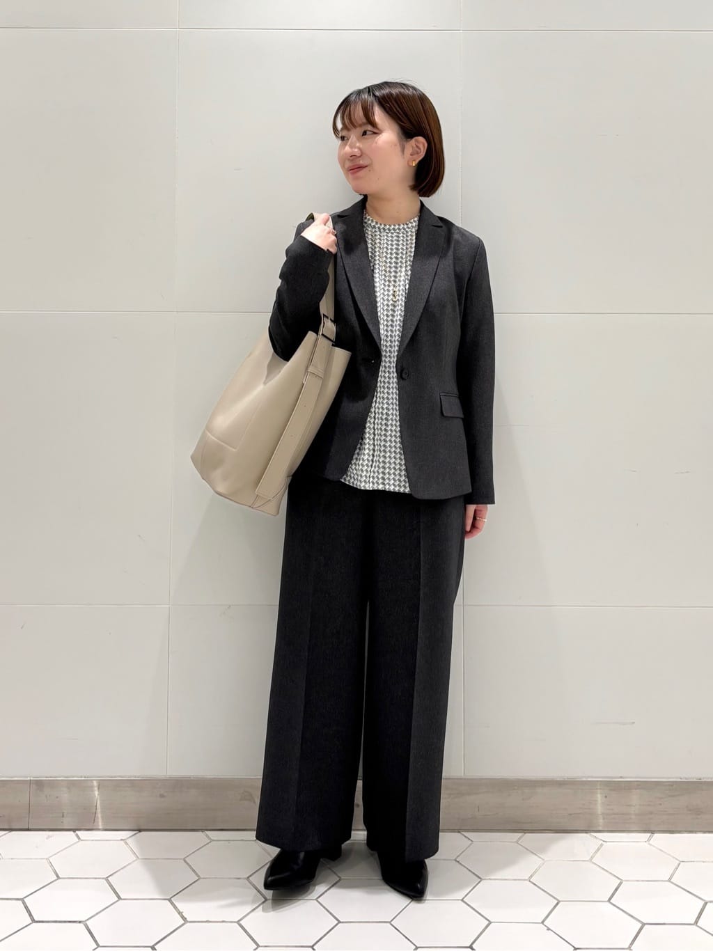 sakuさんの「INDIVI｜【超軽量／蓄熱】ライトパフチェスターコート」を使ったコーディネート