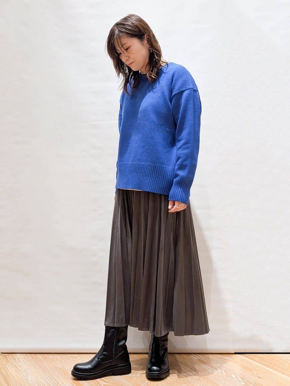 Shihoさんの「OPAQUE.CLIP｜フェイクスウェードプリーツスカート【静電気防止加工／洗濯機OK】」を使ったコーディネート