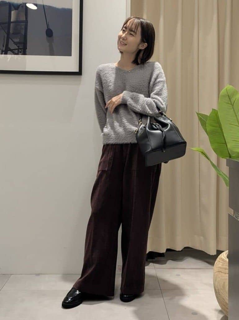 なめさんの「THE SHOP TK｜【華やかで柔らか】ふわふわフェザーニット/洗える・前後2WAY」を使ったコーディネート