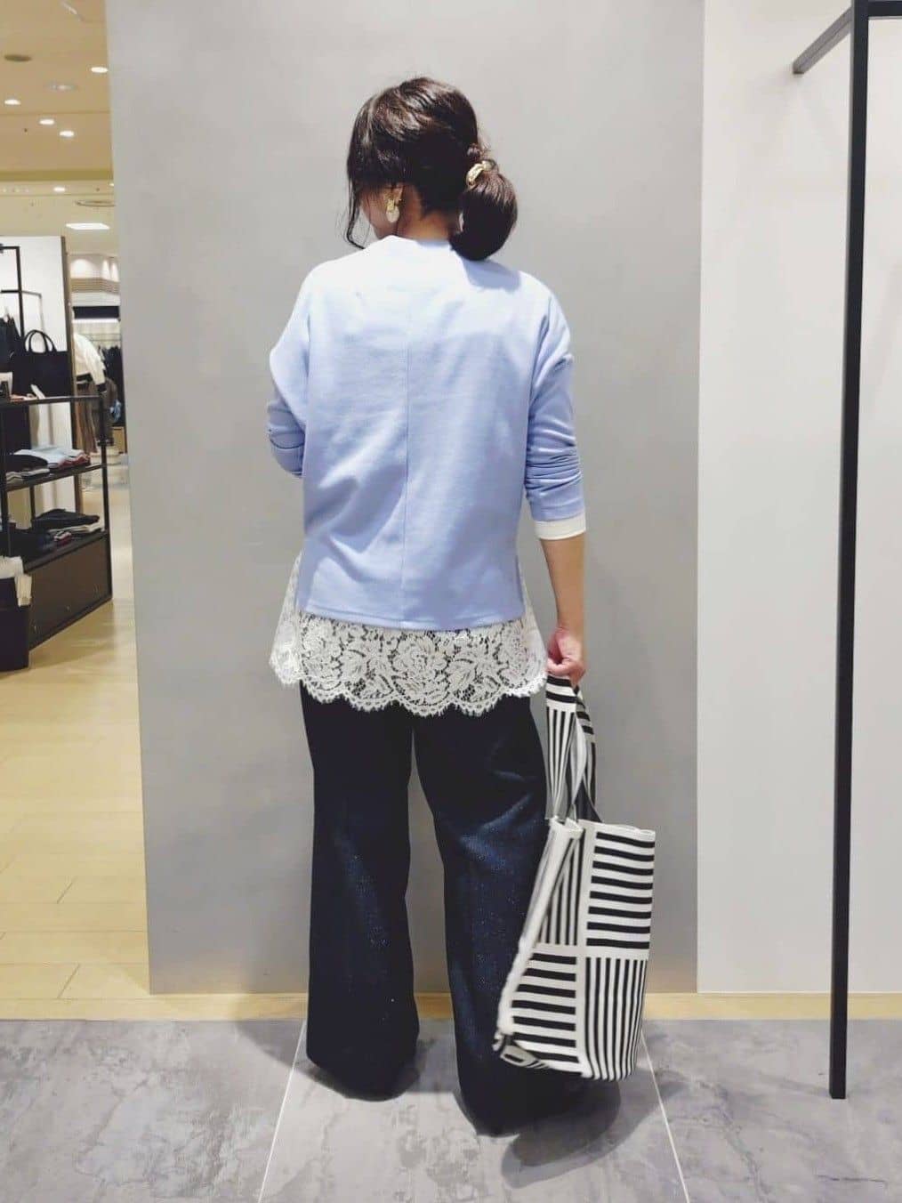 TOMOMIさんの「INDIVI｜【褒められパンツ/ウール調素材】ラメ混ワイドパンツ」を使ったコーディネート