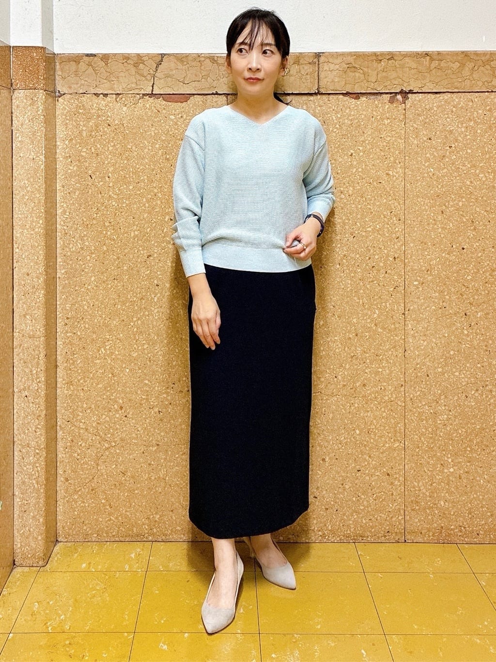 hattoriさんの「INDIVI｜【ウール混ラメ素材】Vネック煌めきニット」を使ったコーディネート