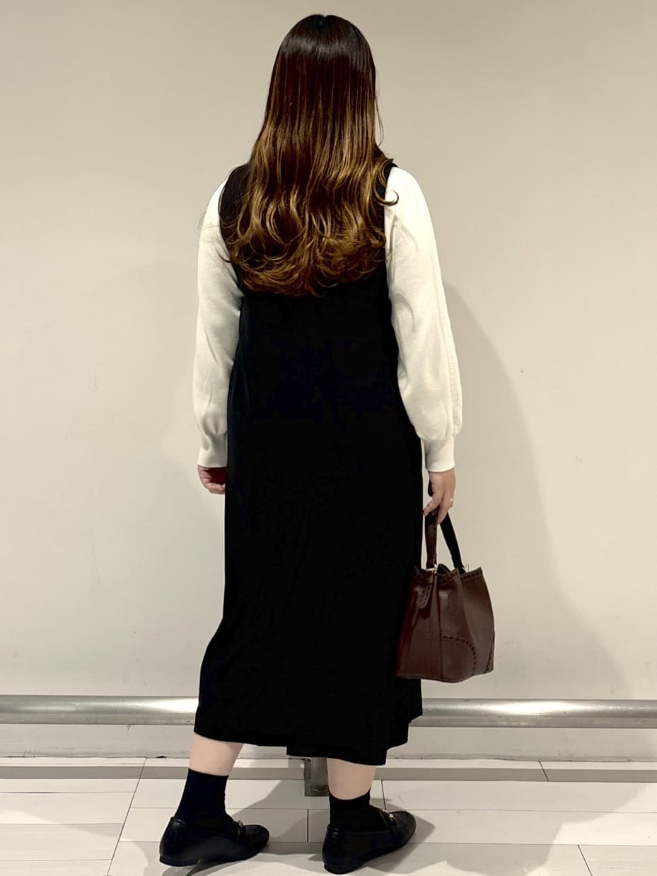 nakamuraさんの「Reflect｜【すっきりシルエット】スエードライクジャンパースカ―ト」を使ったコーディネート