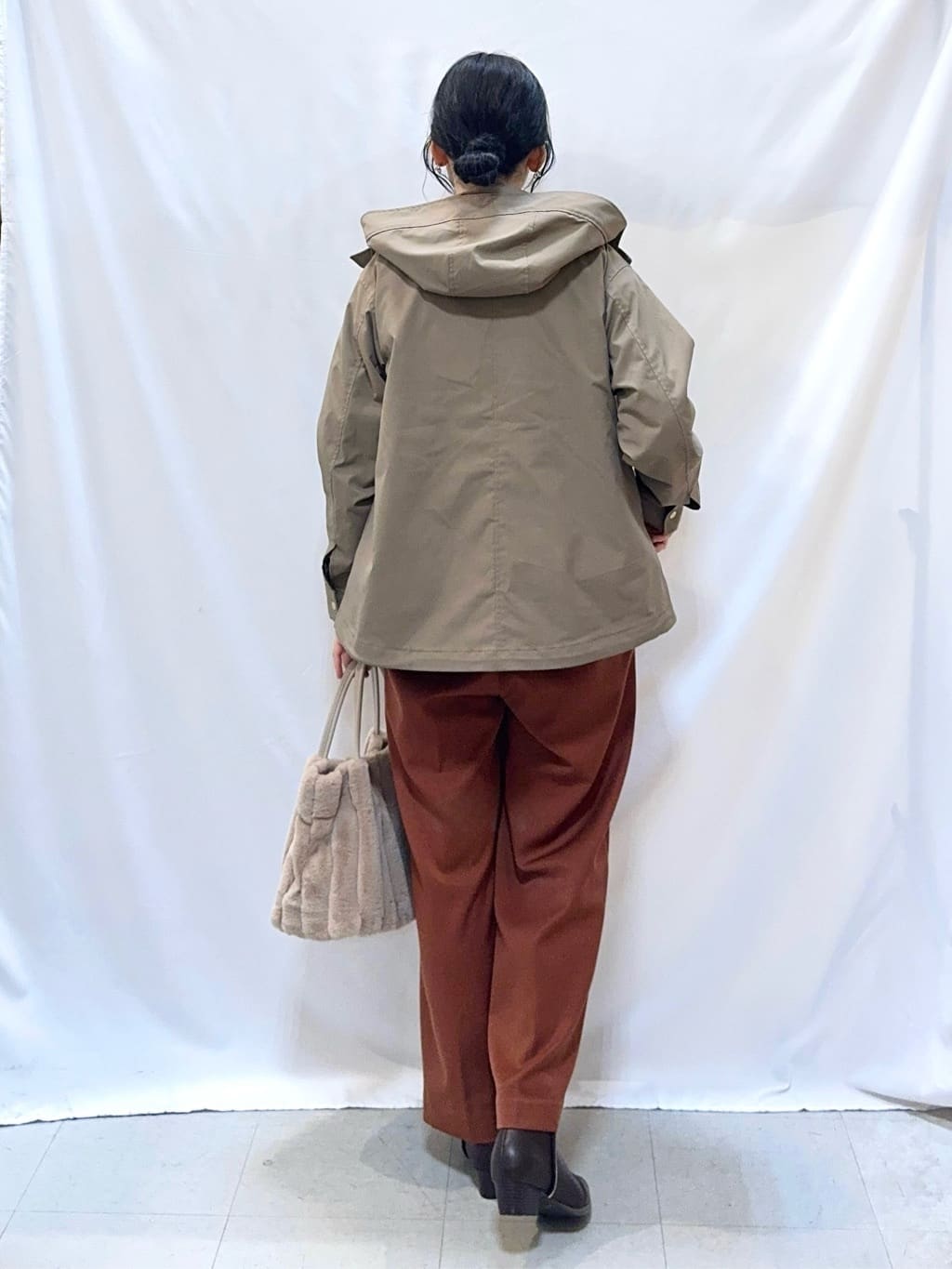𝐇𝐢𝐫𝐨𝐦𝐢さんの「SHOO･LA･RUE｜【洗濯機可/S-LL/高レビュー】上品シルエットで美しい イージーワイドパンツ」を使ったコーディネート