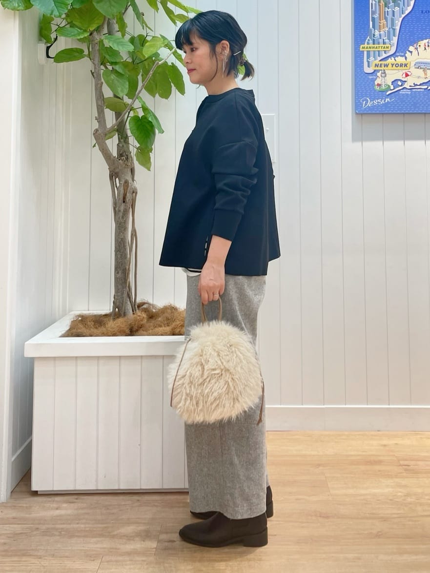 mikaさんの「Dessin｜【選べる首元デザイン/洗える】クルーネックロングTシャツ」を使ったコーディネート