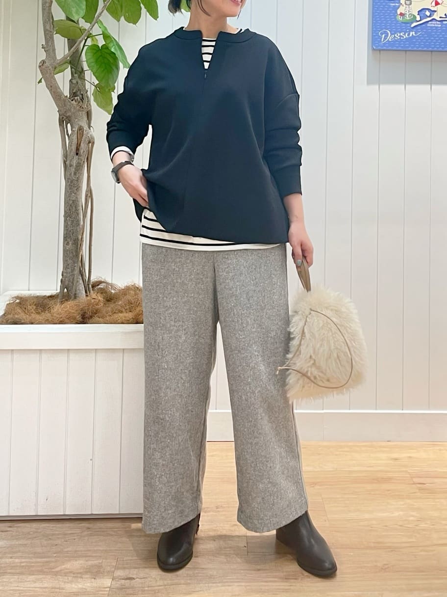 mikaさんの「Dessin｜【選べる首元デザイン/洗える】クルーネックロングTシャツ」を使ったコーディネート