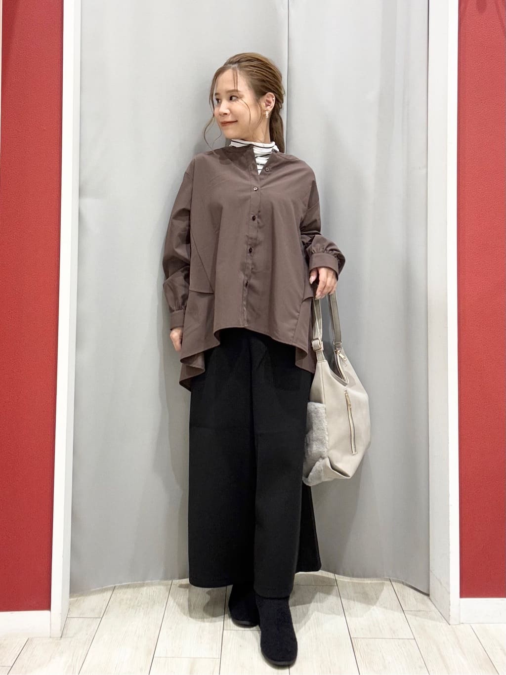shioさんの「SHOO･LA･RUE｜【洗濯機可/S-LL】後ろ姿も抜かりなく バックフリルシャツ」を使ったコーディネート