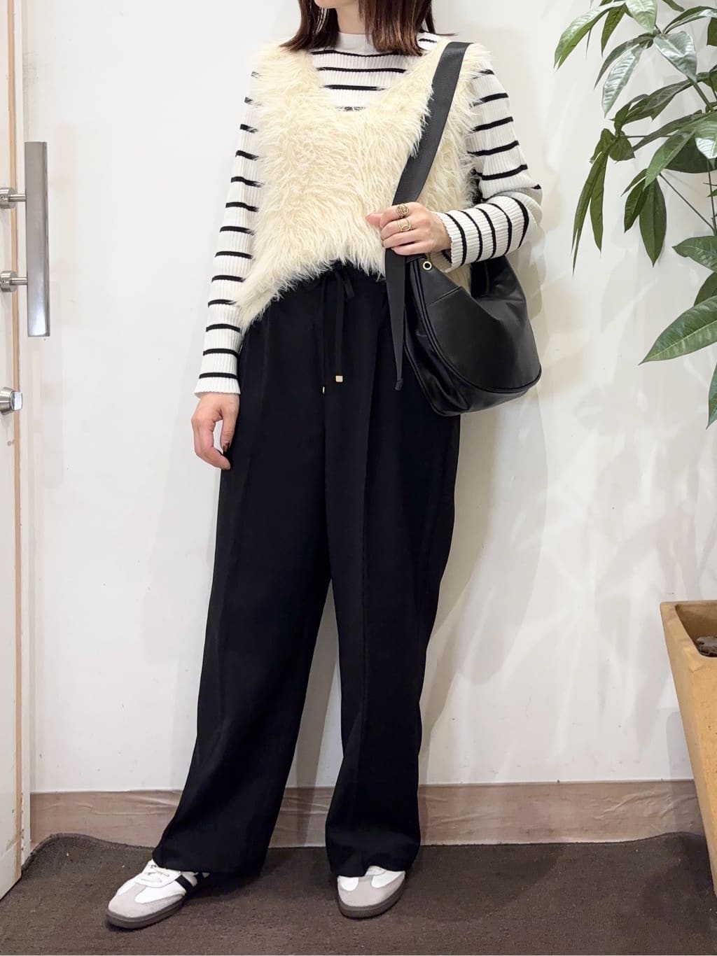 宗形さんの「SHOO･LA･RUE｜【高レビュー/2点セット】着るだけでコーデが決まる フェザーニットベスト&times;リブニット」を使ったコーディネート
