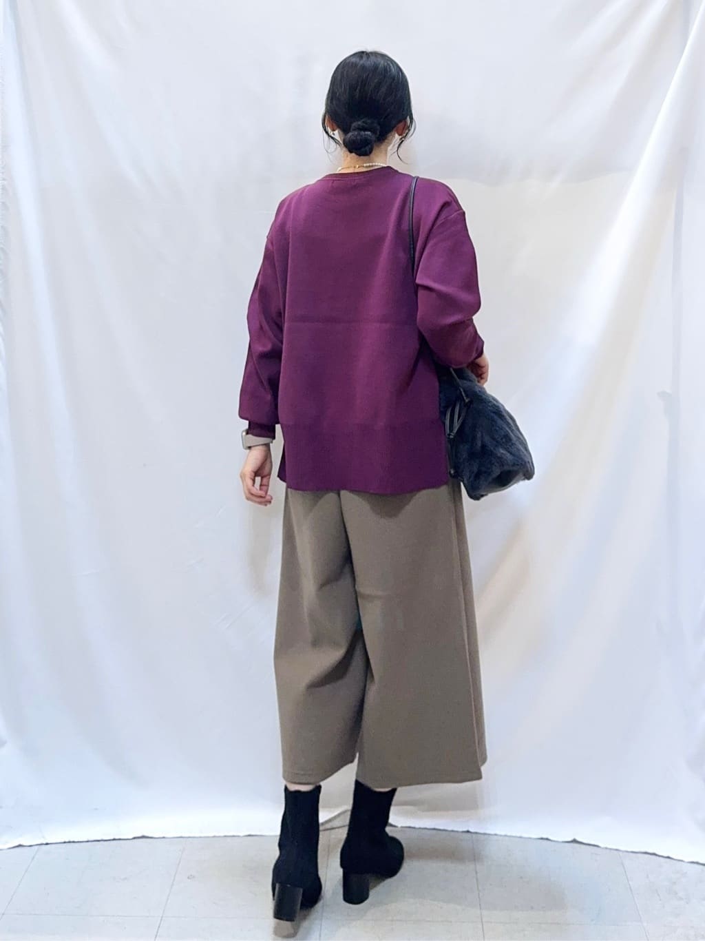 𝐇𝐢𝐫𝐨𝐦𝐢さんの「SHOO･LA･RUE｜【洗濯機可】美脚見え あったか圧縮ニット ガウチョパンツ」を使ったコーディネート