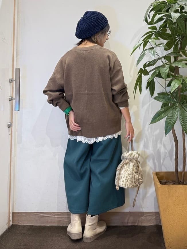 misakiさんの「SHOO･LA･RUE｜【洗える/毛玉レス】表面がきれいなVネックカーディガン」を使ったコーディネート