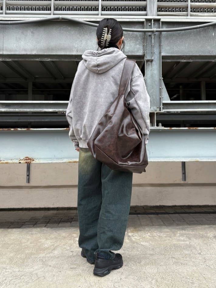 madokaさんの「tk.TAKEO KIKUCHI｜【A4サイズ収納可】ルーズビッグショルダーバッグ／たすき掛け／ビッグ／」を使ったコーディネート