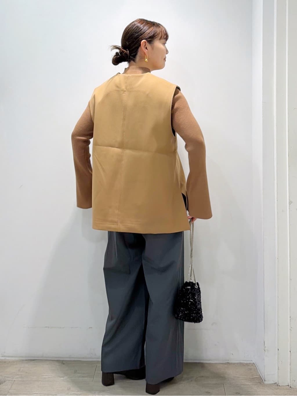 sumicaさんの「OPAQUE.CLIP｜ベルト付きタックワイドパンツ【洗濯機OK】」を使ったコーディネート