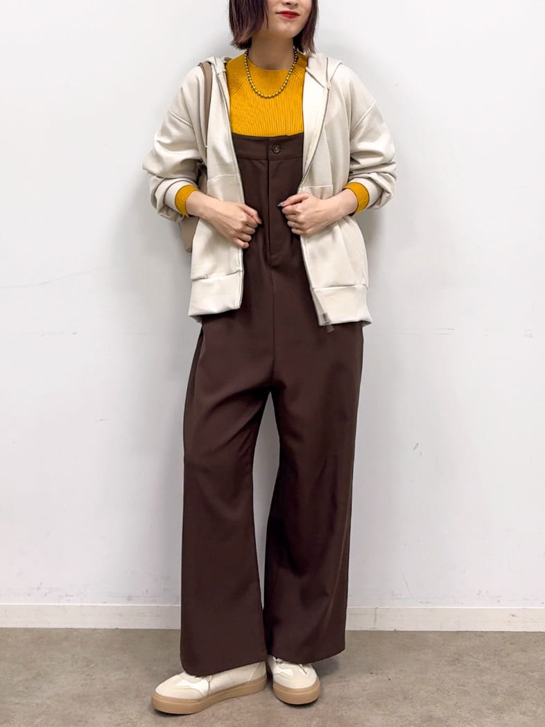 𝐜𝐡𝐢𝐤𝐚さんの「SHOO･LA･RUE｜【S-LL】大人カジュアルに ベアトップ風 キャミサロペット」を使ったコーディネート