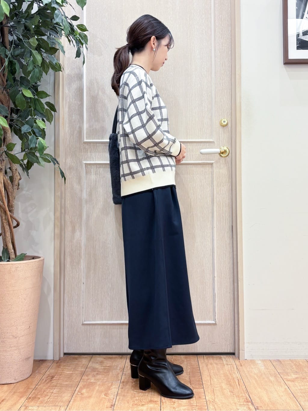 なみさんの「SHOO･LA･RUE｜【S-LL/2点セット】脚のラインを拾いにくい ベルト付きタックスカーチョパンツ」を使ったコーディネート
