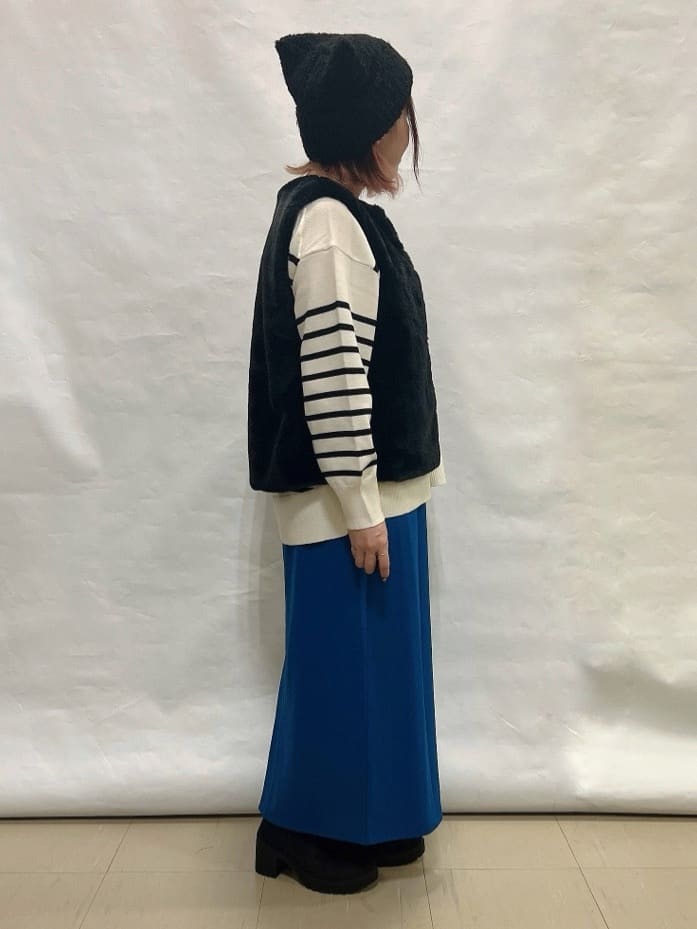 YUIさんの「SHOO･LA･RUE｜【洗濯後しわになりにくい】ポケット付き ナロースカート」を使ったコーディネート