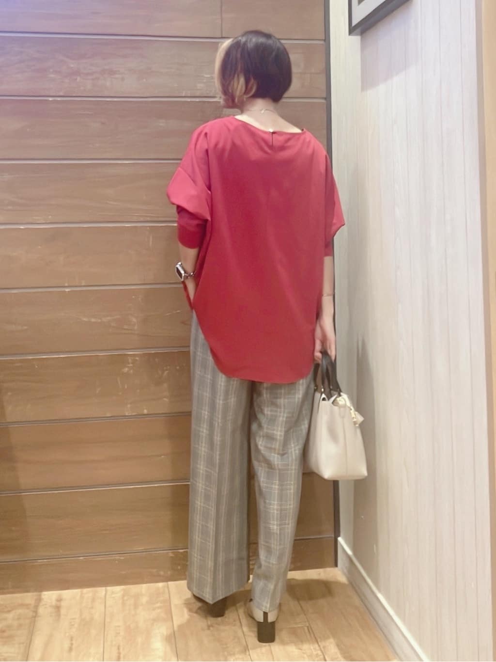 aaamiさんの「SHOO･LA･RUE｜【高レビュー/洗濯後しわになりにくい】1枚でサマ見え 8分袖ドルマンブラウス」を使ったコーディネート