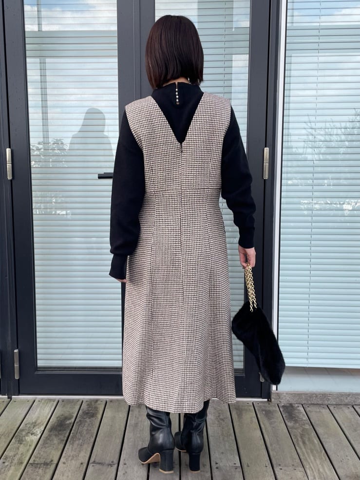 abeさんの「Couture brooch｜【ゆるふわ・通勤】リッシュアンゴラ バックパール調ニット」を使ったコーディネート