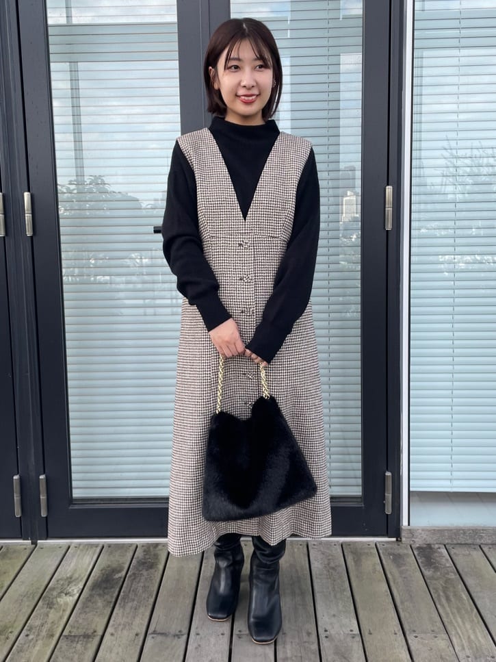 abeさんの「Couture brooch｜【ゆるふわ・通勤】リッシュアンゴラ バックパール調ニット」を使ったコーディネート