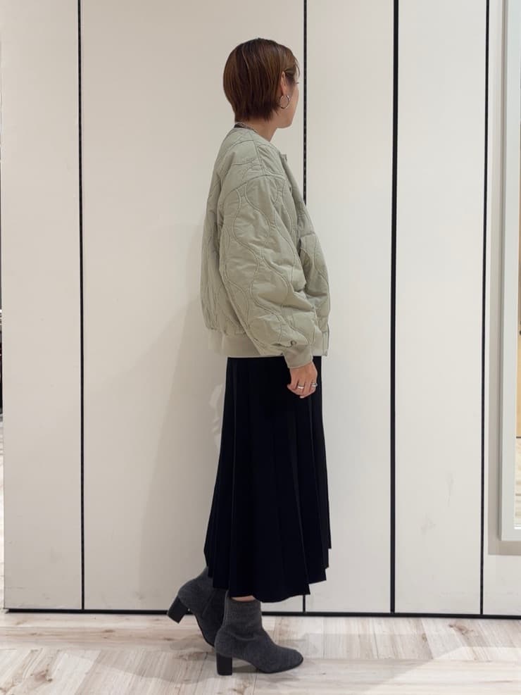 ｓａｔｏｍｉさんの「SHOO･LA･RUE｜【洗濯機可/ちくちくしにくい】大人のための スウェットライク刺繍ロゴニット」を使ったコーディネート