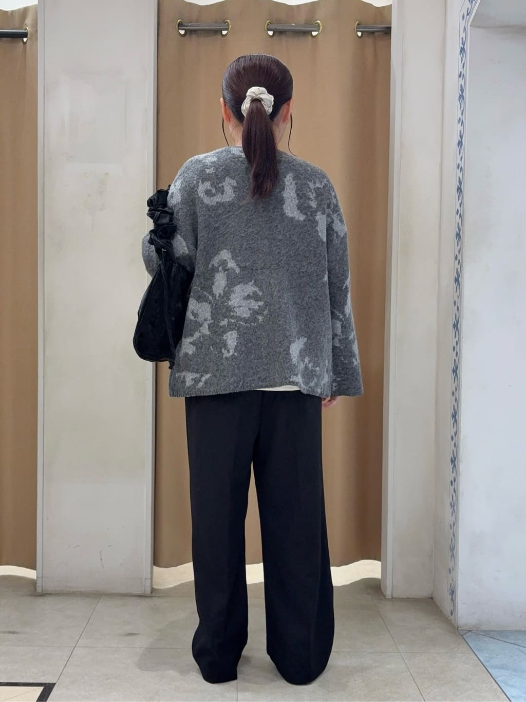 SO(R)Aさんの「SHOO･LA･RUE｜羽織るだけでスタイリングの主役に 起毛柄カーディガン」を使ったコーディネート
