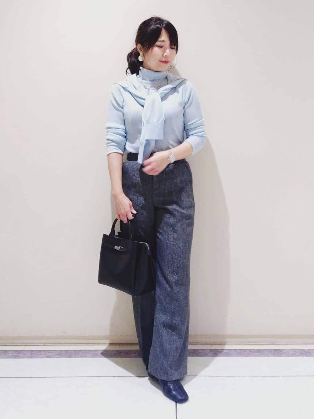 TOMOMIさんの「INDIVI｜【褒められパンツ/ウール調素材】ラメ混ワイドパンツ」を使ったコーディネート