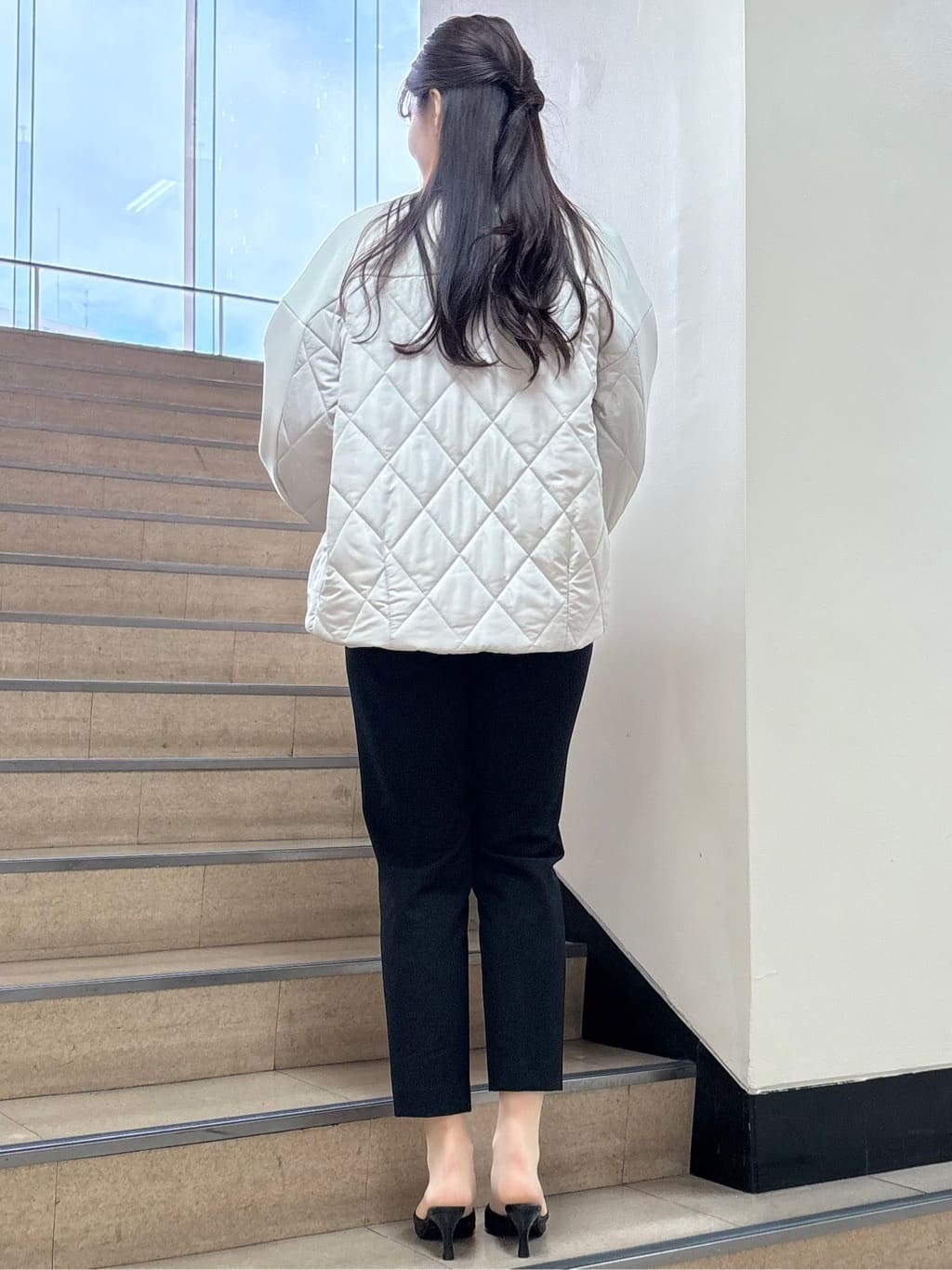 sayaさんの「COUP DE CHANCE｜【手洗い可】ラメフェザーデザイン ニットトップス」を使ったコーディネート