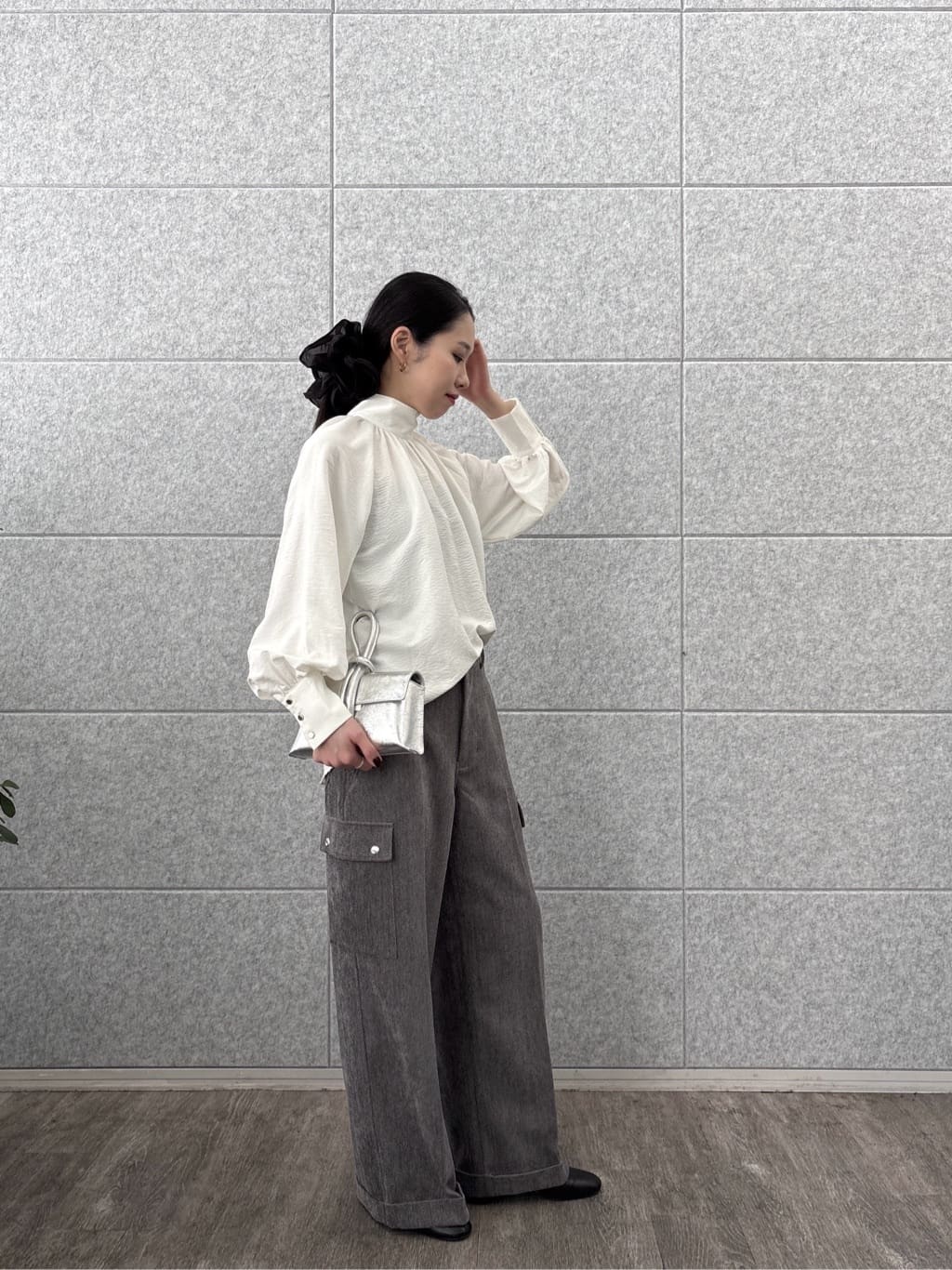 ひなさんの「INDIVI｜【MILLELA FIRENZE】ループハンドルバッグ」を使ったコーディネート