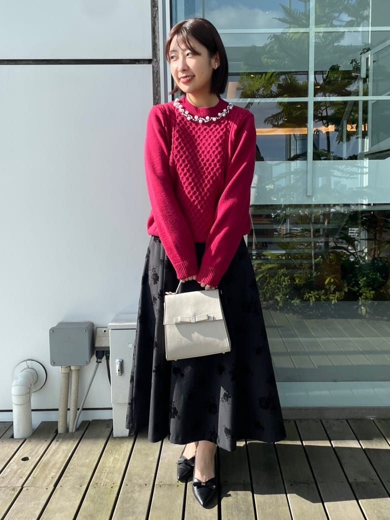 abeさんの「Couture brooch｜【美シルエット・通勤】フロッキーフラワープリントスカート」を使ったコーディネート