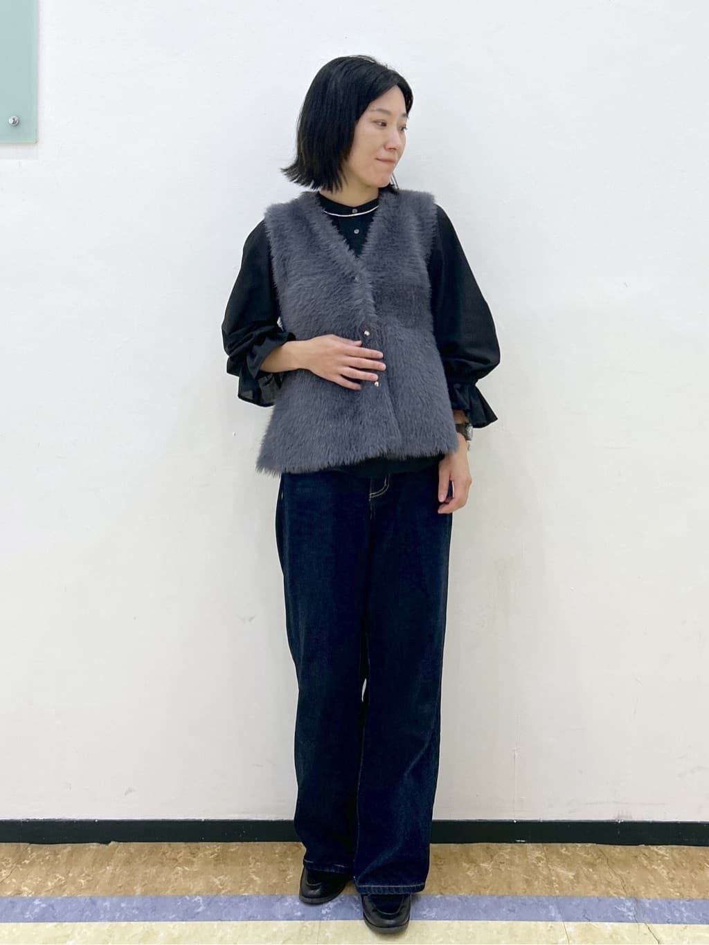 su.さんの「index｜《andGIRL掲載》フェザーペプラムジレ【洗濯機OK／抗ピル】」を使ったコーディネート
