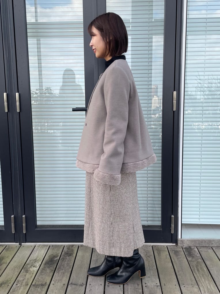 abeさんの「Couture brooch｜【ゆるふわ・通勤】リッシュアンゴラ バックパール調ニット」を使ったコーディネート
