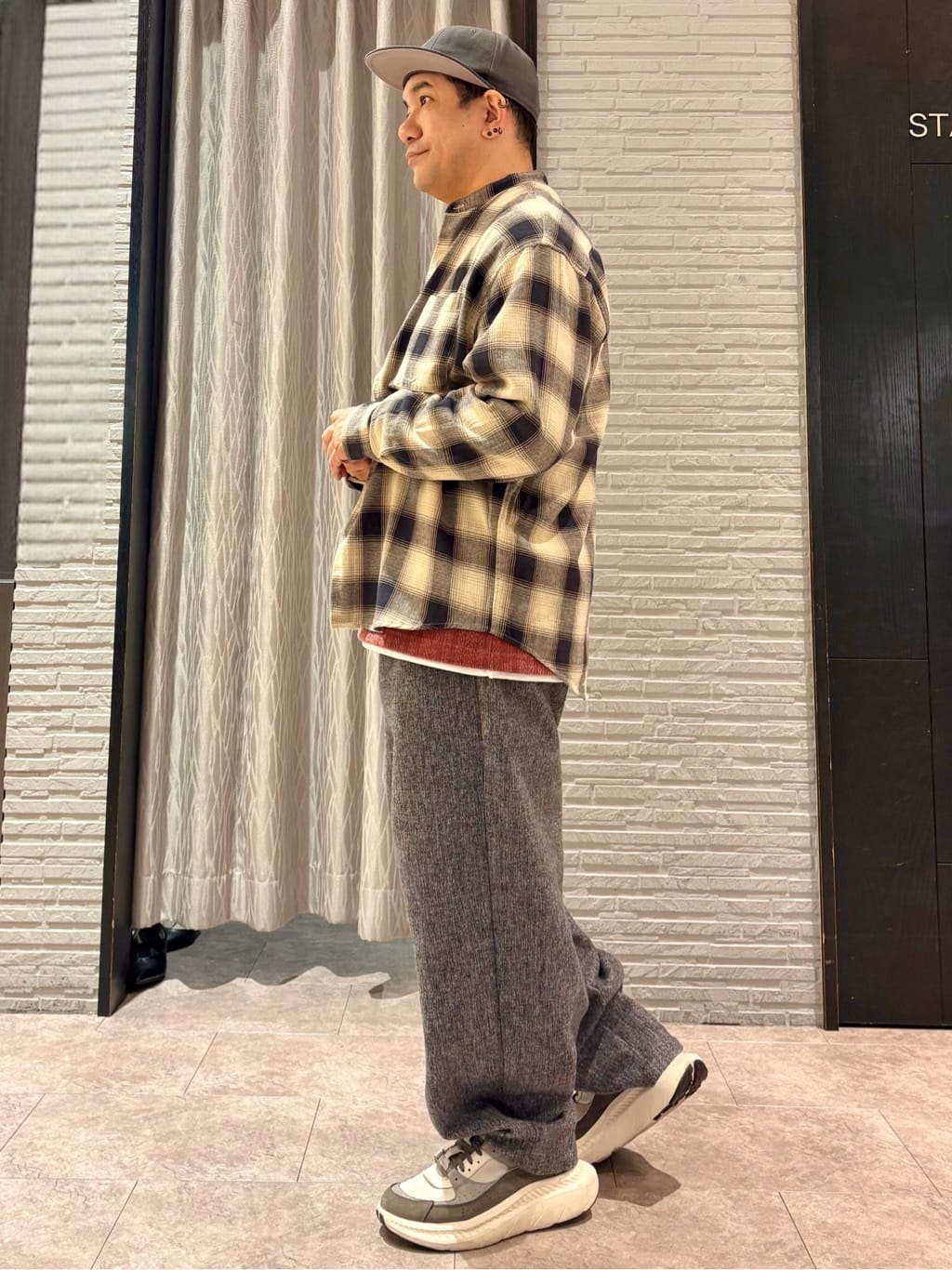 Pーyamaさんの「THE SHOP TK｜オンブレーチェックバンドカラーシャツ 【洗濯機OK】」を使ったコーディネート