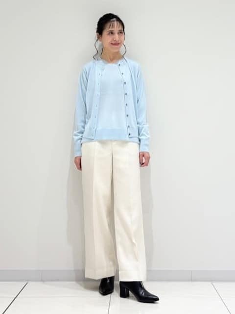 kayoさんの「INDIVI｜【洗える／毛玉になりにくい】エクストラファインウール Vネックニット」を使ったコーディネート