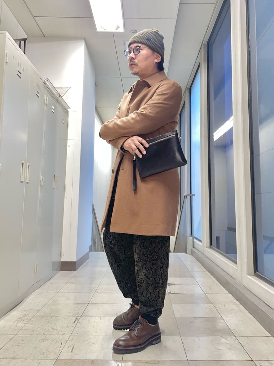 MAKOTO AIさんの「TAKEO KIKUCHI｜カシミヤブレンド ビーバー調ステンカラーコート」を使ったコーディネート