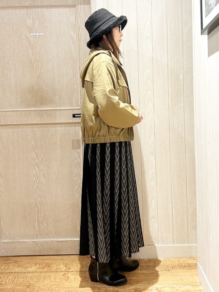 yukaさんの「SHOO･LA･RUE｜キラキラバックストレッチブーツ」を使ったコーディネート