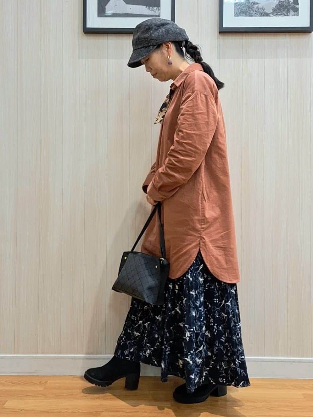 Saoさんの「SHOO･LA･RUE｜【洗濯機可/S-LL】すっきり見えにこだわった コーデュロイチュニックワンピース」を使ったコーディネート