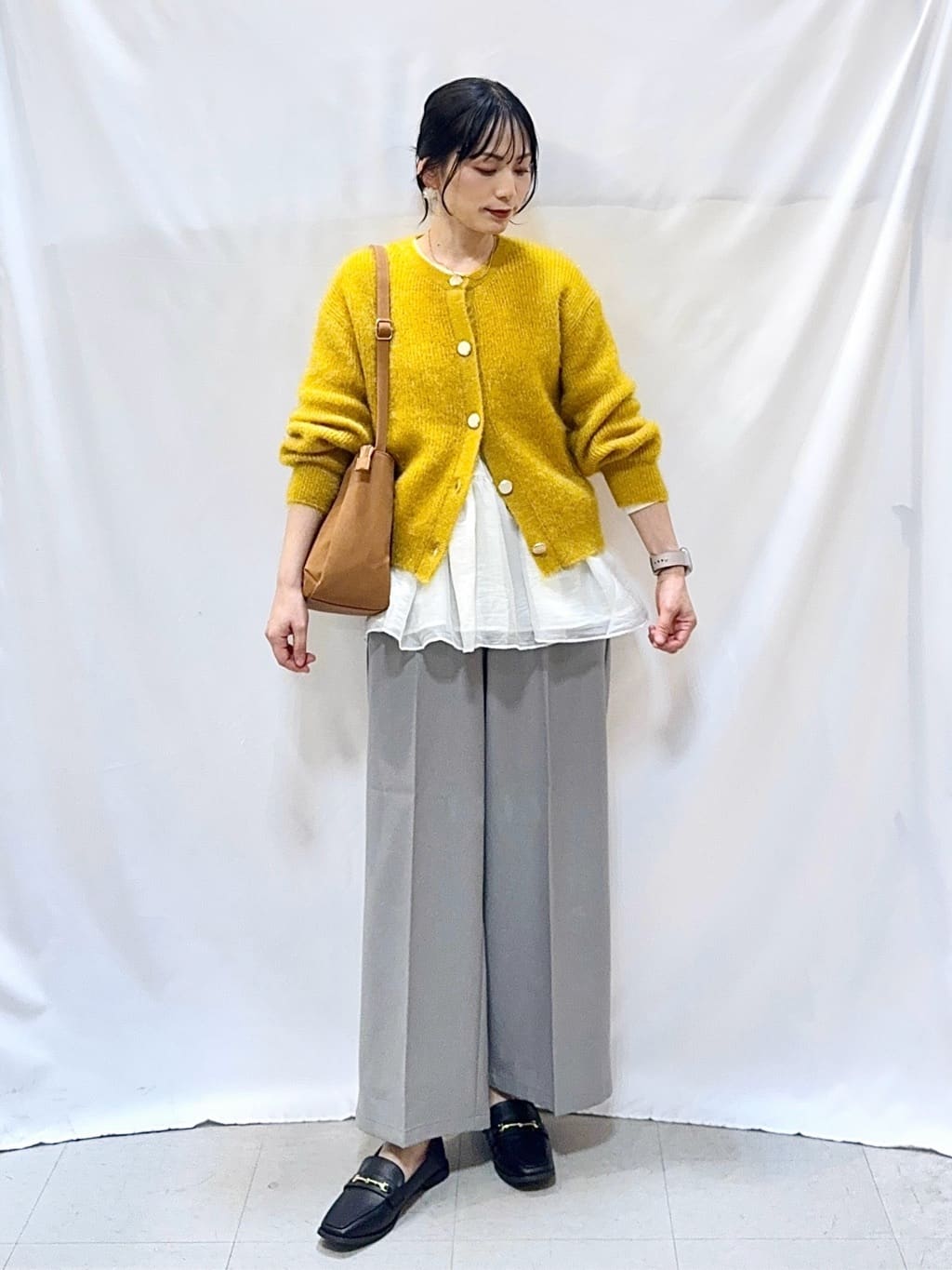𝐇𝐢𝐫𝐨𝐦𝐢さんの「SHOO･LA･RUE｜裾フリルレイヤードトップス」を使ったコーディネート
