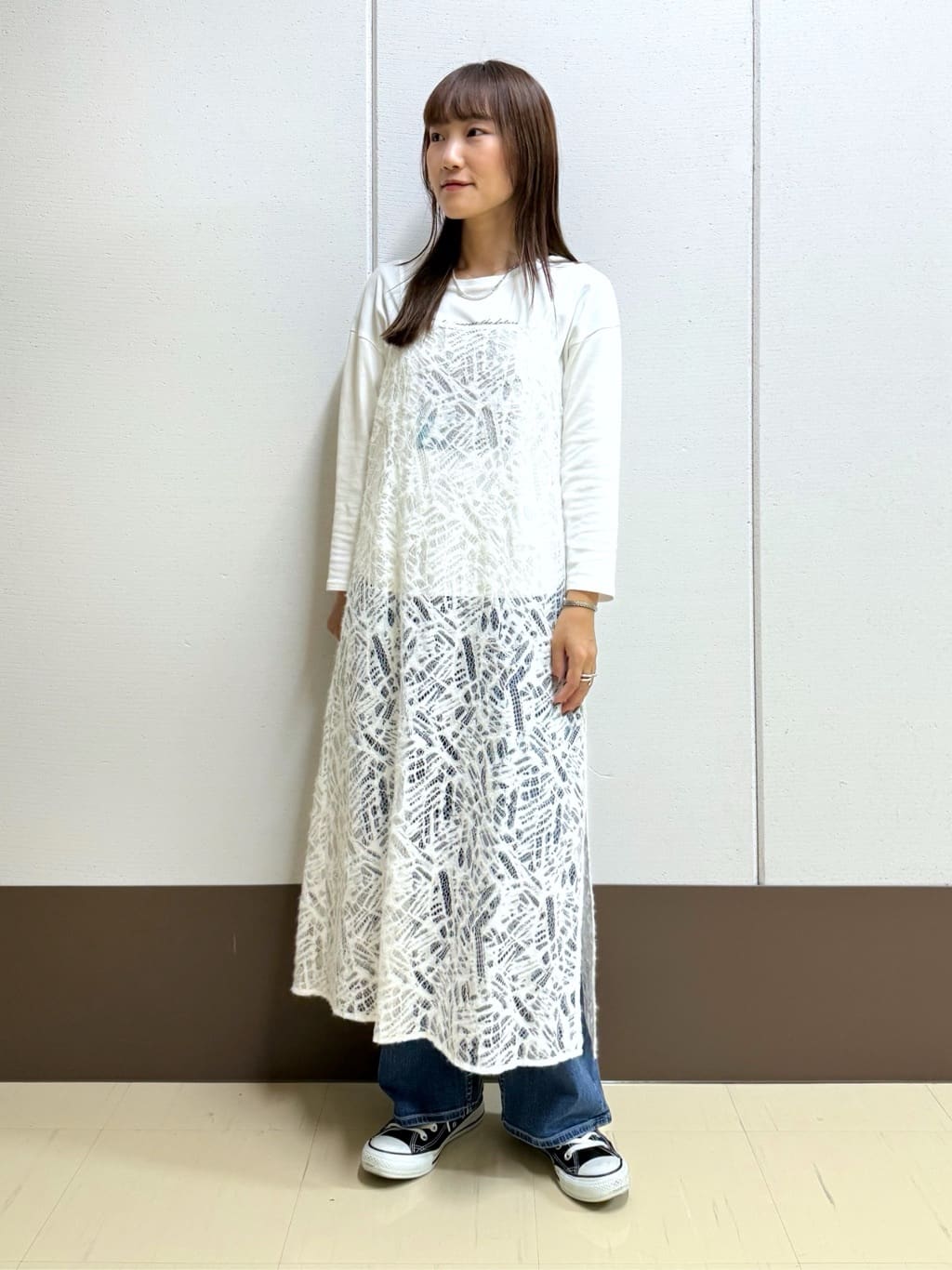 mamiさんの「INDIVI｜【褒められデニム】ワイドストレート デニムパンツ」を使ったコーディネート