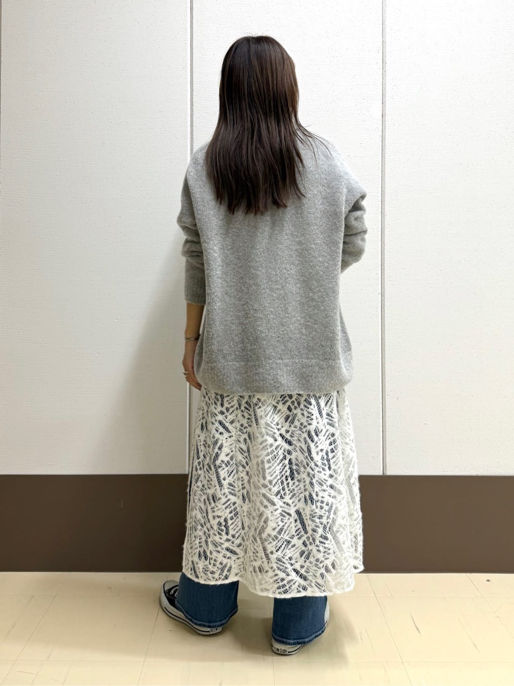mamiさんの「INDIVI｜【褒められデニム】ワイドストレート デニムパンツ」を使ったコーディネート
