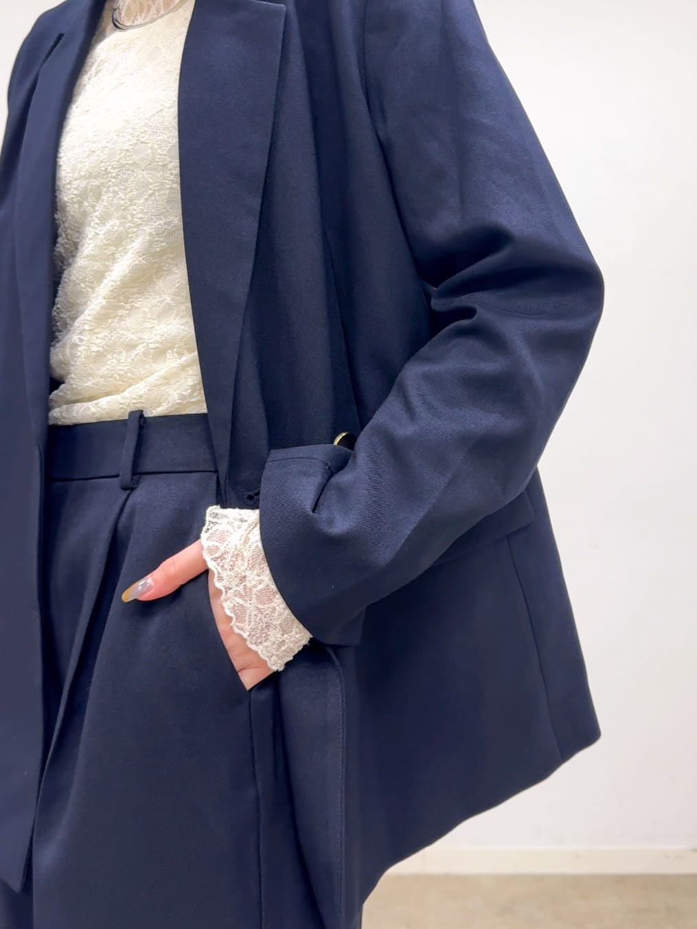 𝐜𝐡𝐢𝐤𝐚さんの「SHOO･LA･RUE｜【S-LL】上品なレースハイネックトップス」を使ったコーディネート