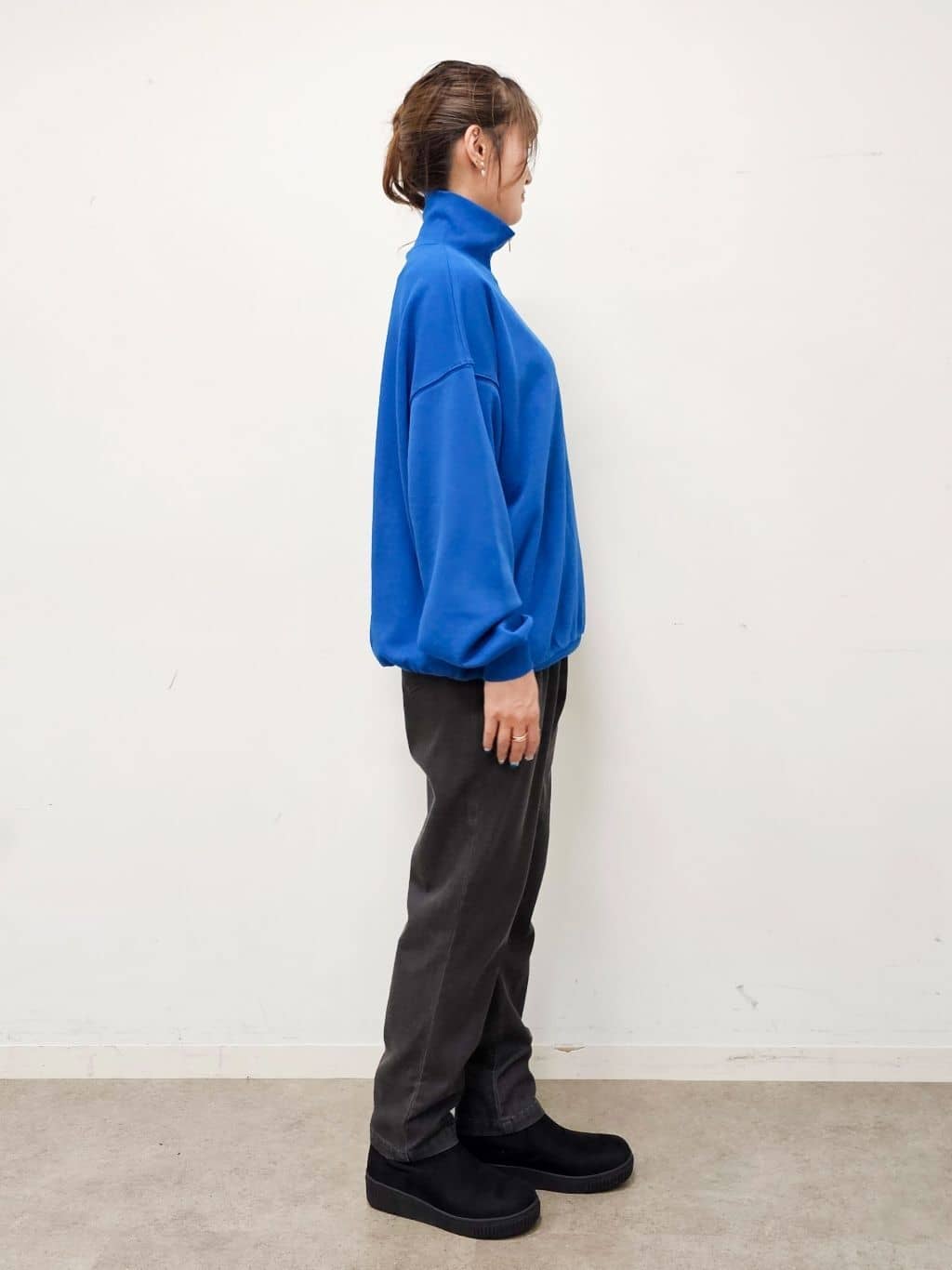ゆゆさんの「SHOO･LA･RUE｜8色の選べる楽しさ ハーフジップ オーバーサイズスウェット」を使ったコーディネート